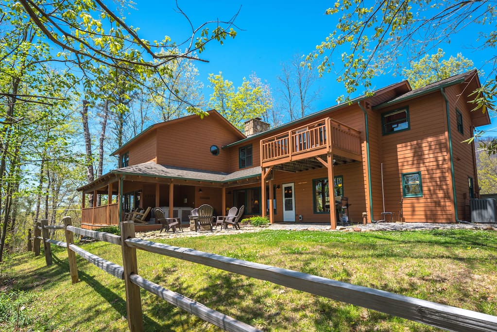 View Of The Back Yard At Simply Blessed