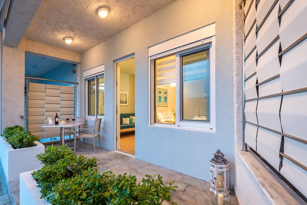 A warm entrance to your holidays