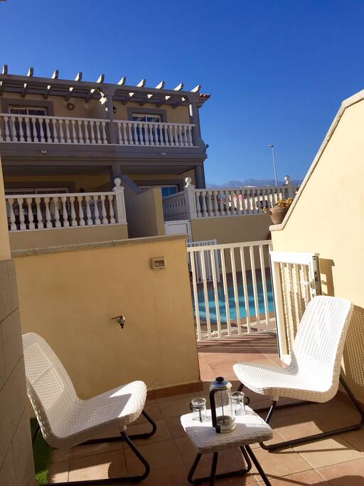 Patio junto piscina