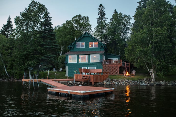 Rangeley Lakeside Lodge - Pets, Boats, Bunkhouse - Houses for Rent in  Rangeley, Maine, United States