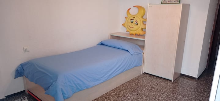 Spálňa s rozkladacou posteľou. V prípade potreby je potrebný ten, ktorý je uvedený nižšie.