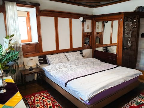 Gostinjska kuća Kulla Dula - soba s bračnim krevetom