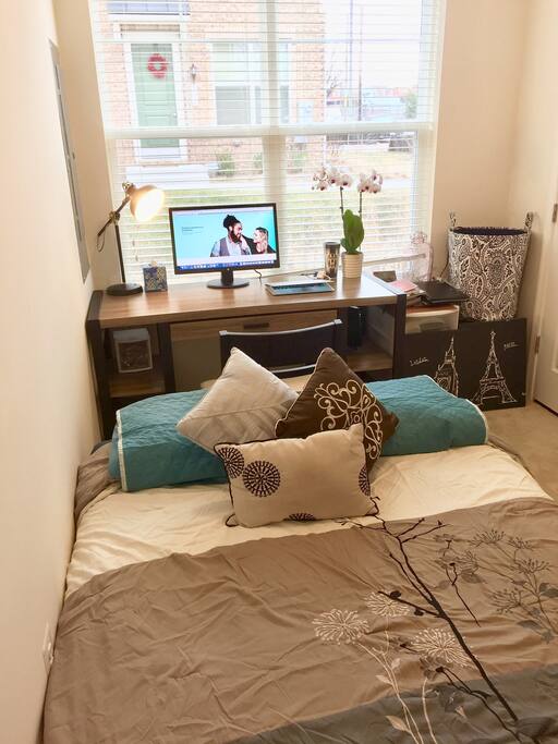 Bright Cozy Guest Room