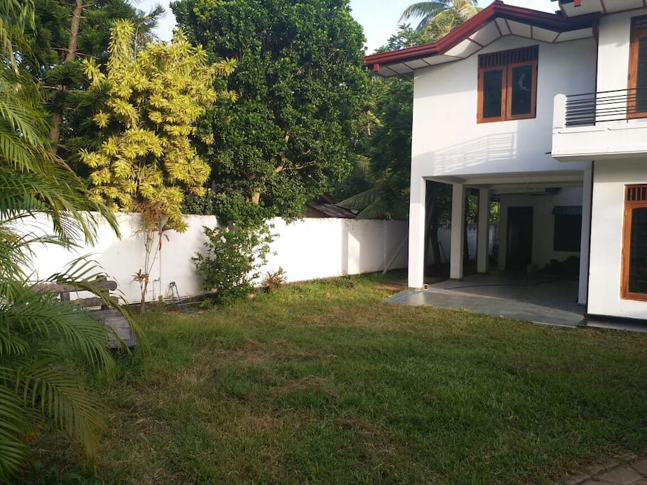 LARGE GARDEN TO RELAX OR HAVE GARDEN PARTY