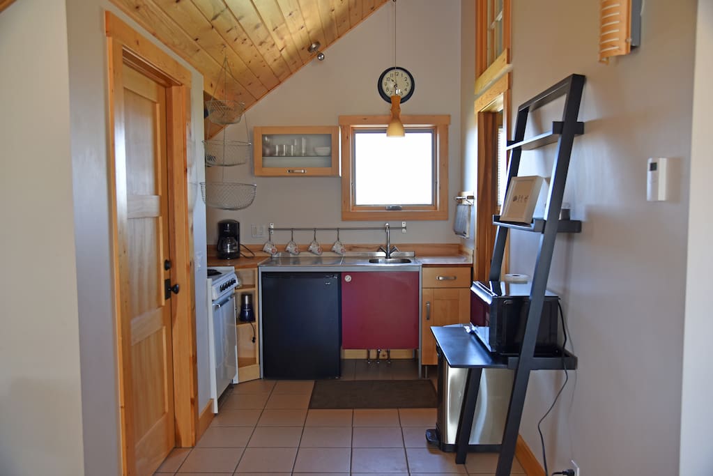 Well stocked kitchen to suit all of your needs