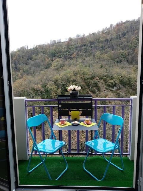 Annonce Airbnb populaire: 30 m² studio with beautiful mountain view à Luz Saint Sauveur