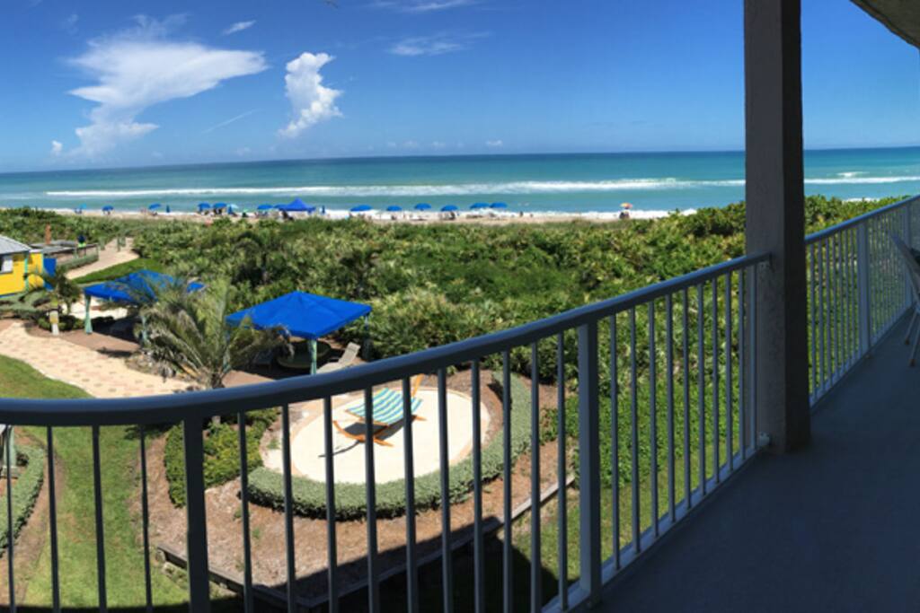 Oversize Balcony overlooking the beach