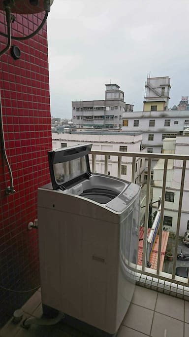陽台備有洗衣機洗衣時可以感受都市的寧靜