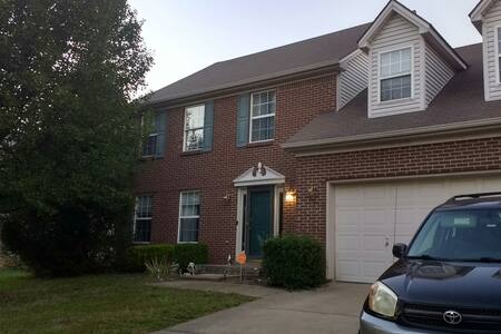 PRIVATE ROOM & BATHROOM - QUIET SAFE NEIGHBORHOOD