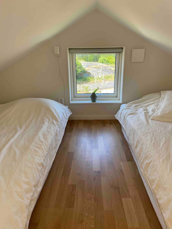 Поткровје за спиење со кревет од 160 см и 140 см