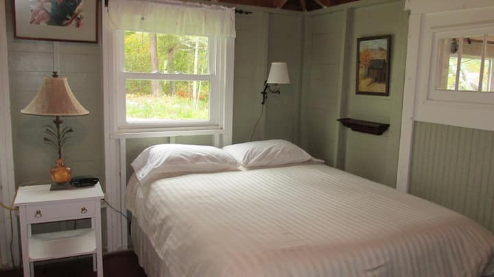 Sábanas frescas: 3 camas tamaño queen.