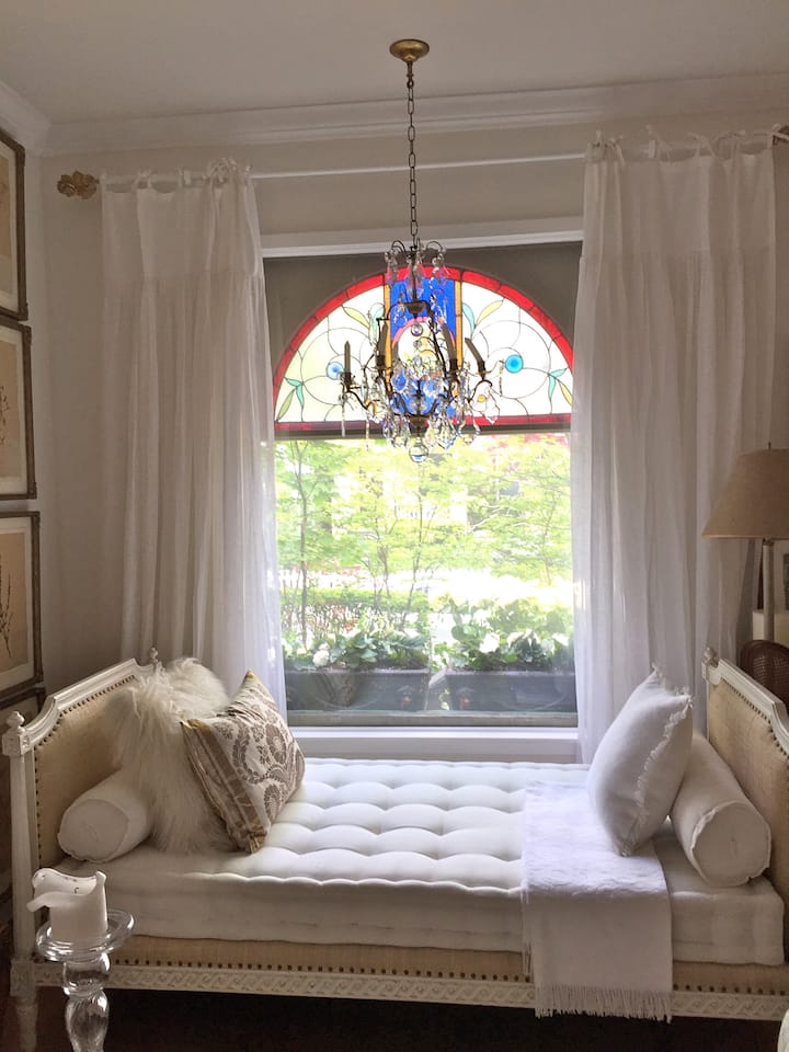 غرفة المعيشة - نافذة زجاجية ملونة أصلية