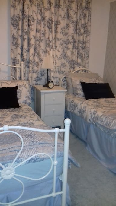 Twin bedroom