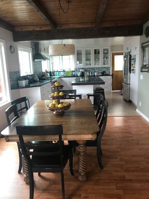 Dining/kitchen