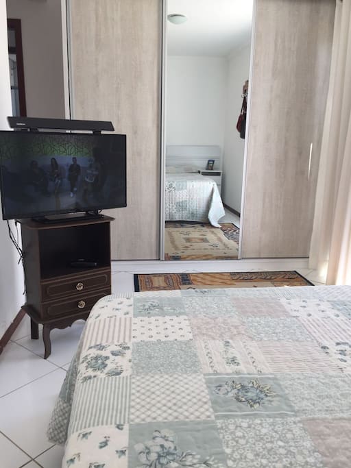 Quarto casal com acesso a área.