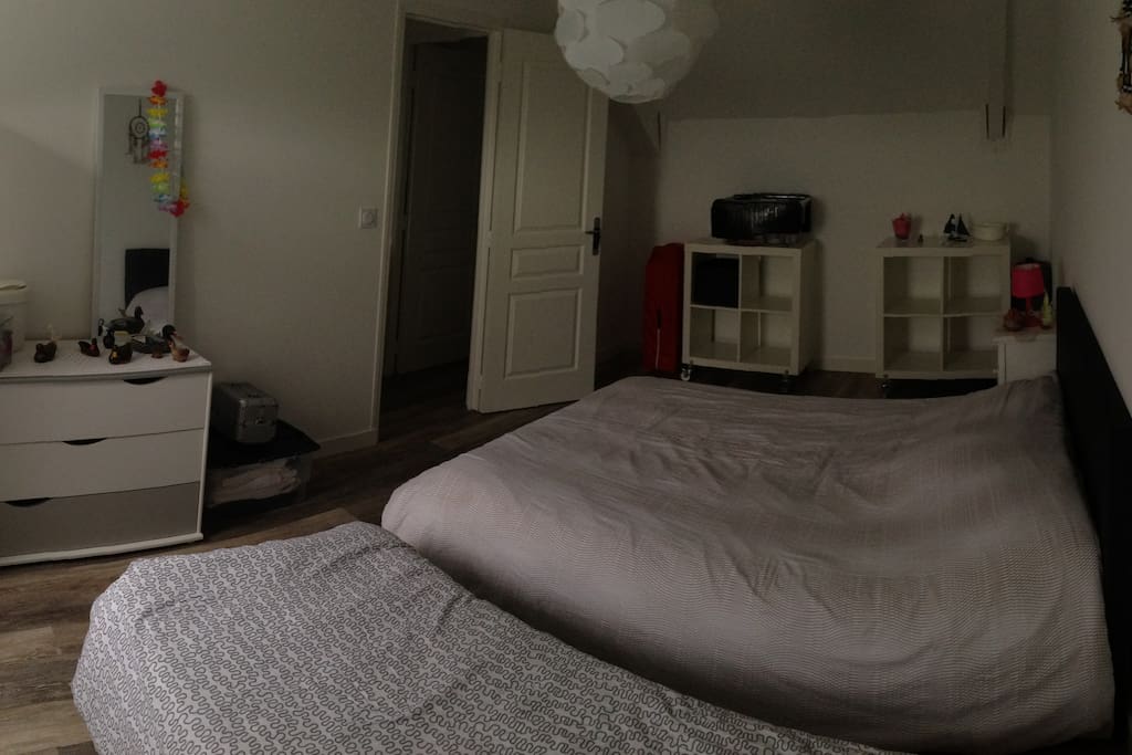 Vu de l'intérieur de la chambre