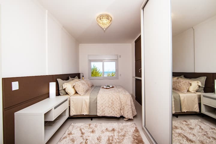 Ორადგილიანი ნომერი გარდერობითა და კონდიციონერით