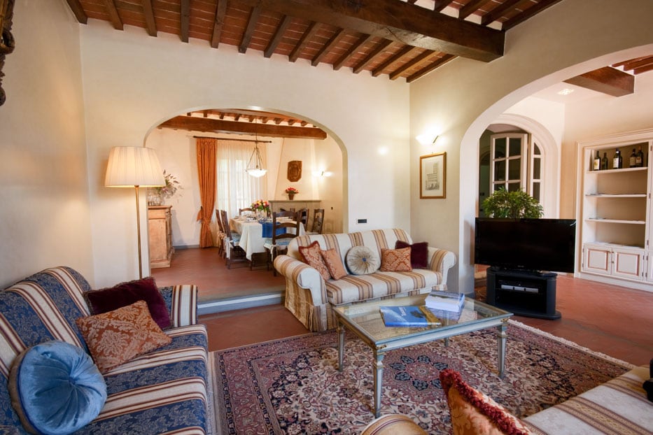 Popular Airbnb listing: Villa Colombai Pool, Tennis, Pickleball and Chef in Pisa