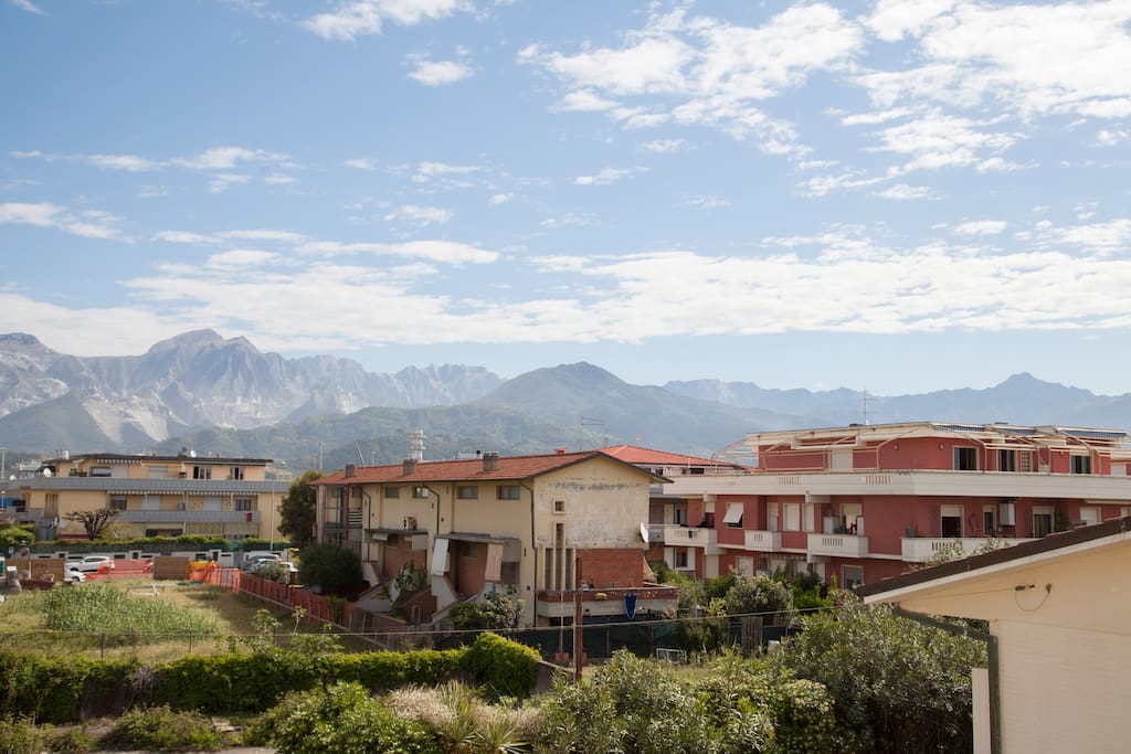 panorama sulle Alpi Apuane