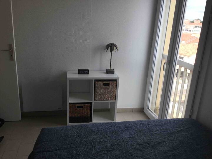 rangement pied de lit - chambre 1