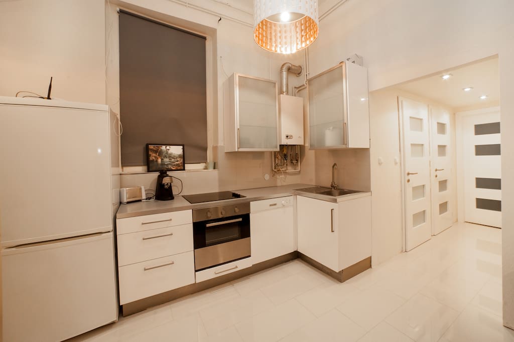 The fully equipped kitchen