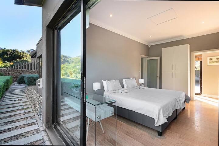 Houtbay Home | Pool | Walk To Beach gallery image 5