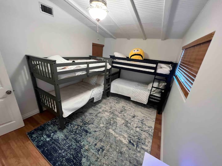 Bedroom 3: two kids bunk beds
(This room has been setup to host 4 kids)