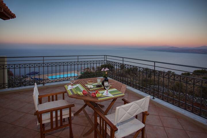 Villa Gerrito-Where the Aegean blue speaks to you. gallery image 5