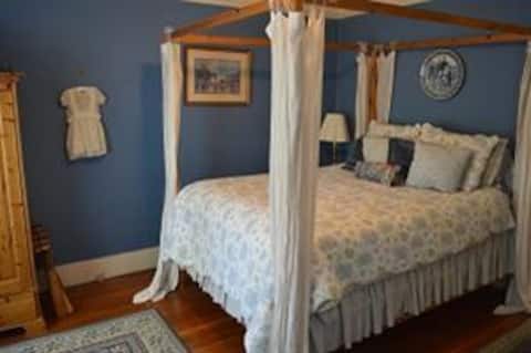 Private 5 room Bed and Breakfast for your group