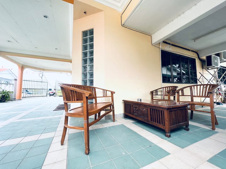 SingHome Holiday House