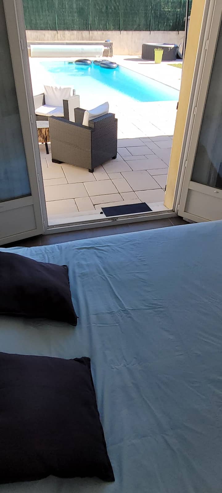 (antes de la remodelación e instalación del jacuzzi bajo un cenador)