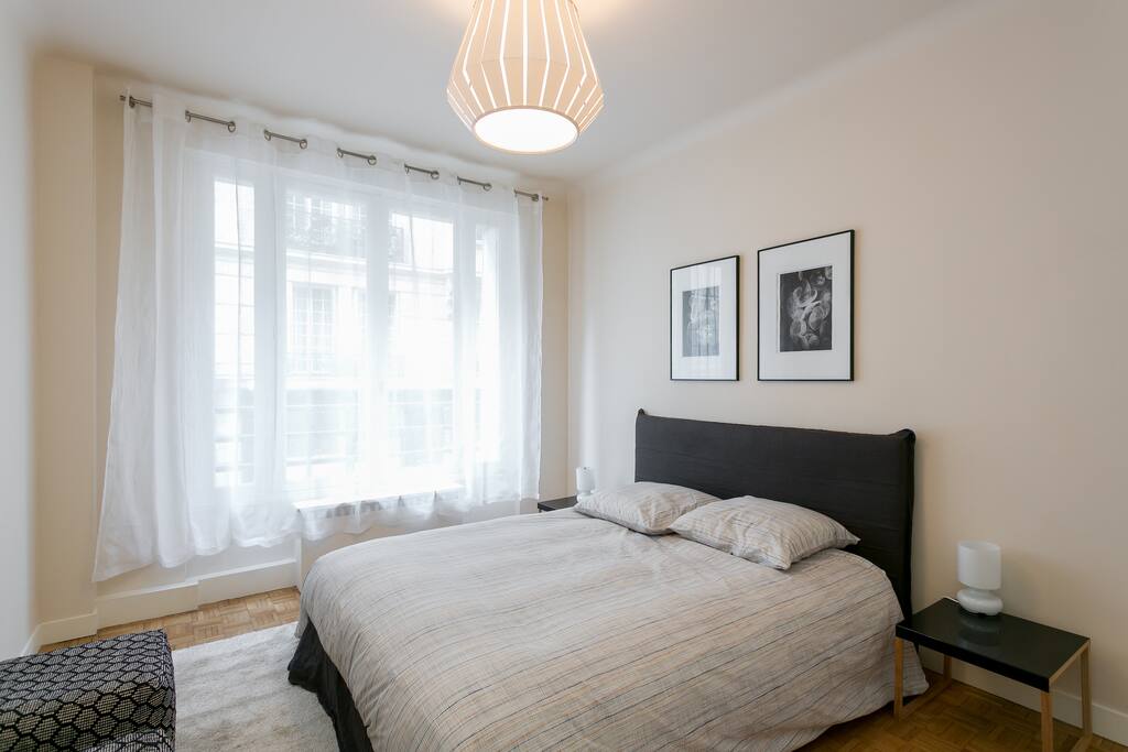 chambre avec lit double