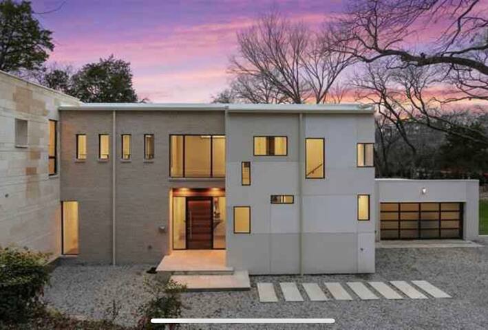 Gated Urban Architectural Masterpiece – NO PARTIES gallery image 3