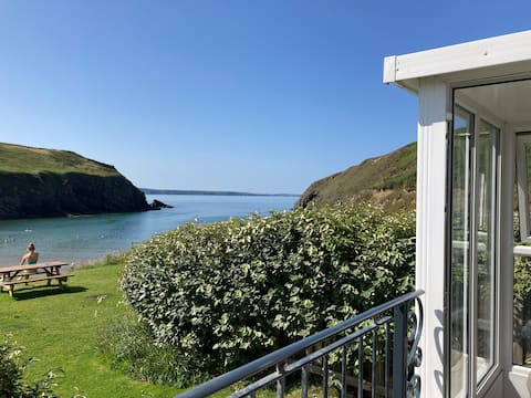 Top Airbnb: Buttercup Cottage - Beachfront Location in Nolton, Roch