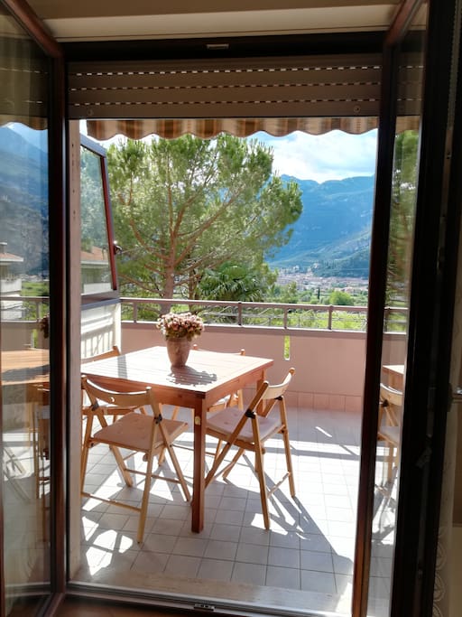Il terrazzo a sud-ovest dalla cucina