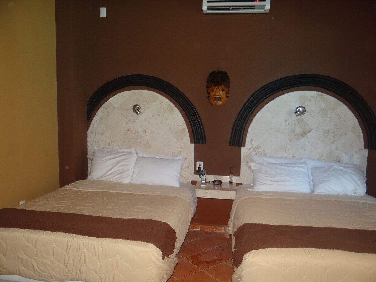 Спалня за гости с 2 двойни легла.