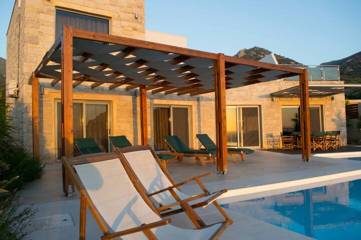 Villa Corallium in Sfinari with amazing sea view gallery image 3