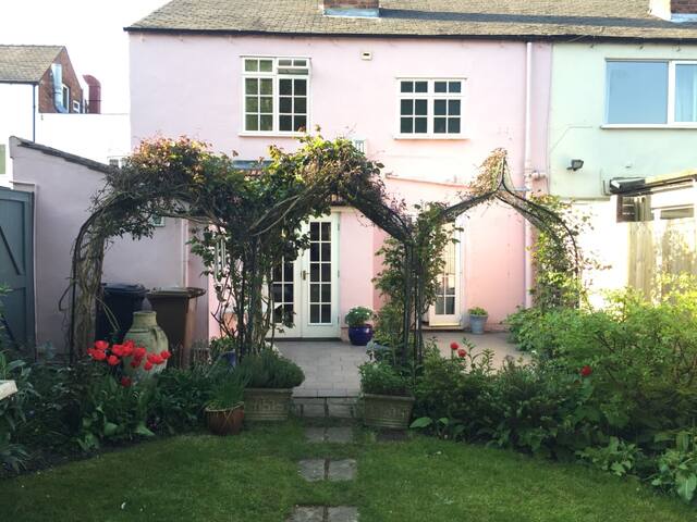 The Pink House - double room with superking bed