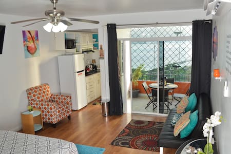 BAYVIEW*** CITY AND OCEAN-VIEW / with ROOFTOP POOL