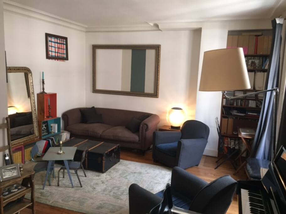 Salon, côté télé, avec coin bureau