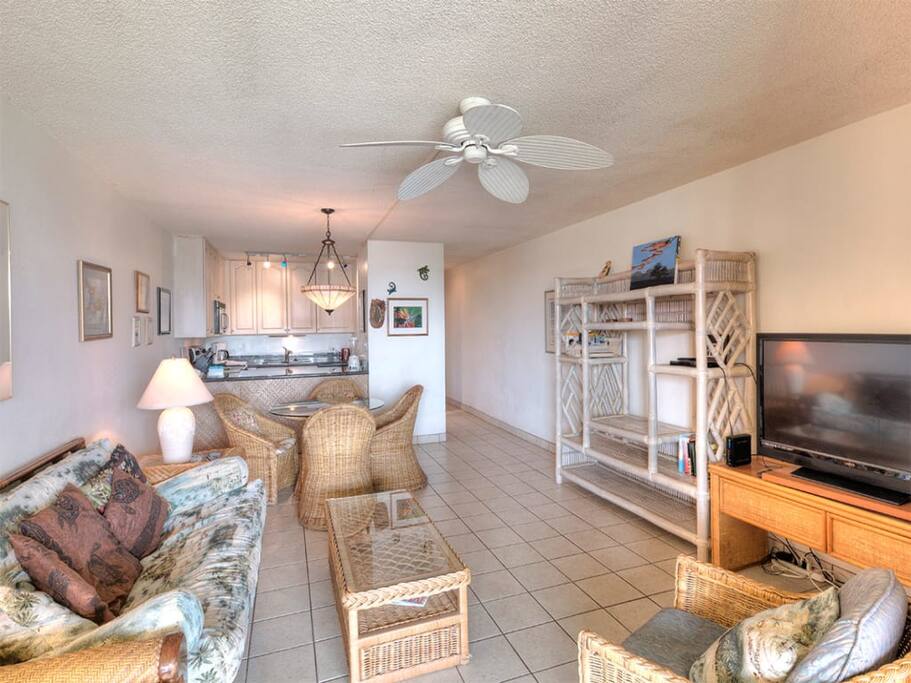 kamaole-1po-10311-living-01.jpg
