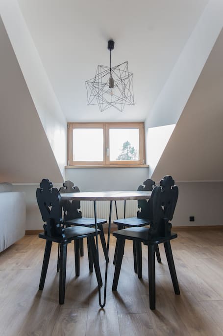 Essbereich mit Gaube (Alpsitz- und Zugspitzblick) / dining area