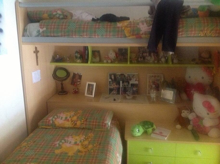 camera doppia verde con letto a castello