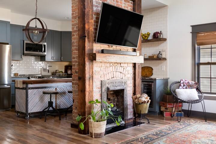 HGTV’s ‘Crooked Craftsman’- An Urban Retreat!