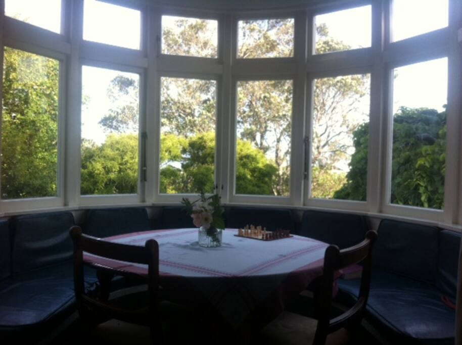 Access to eat-in kitchen and lounge areas