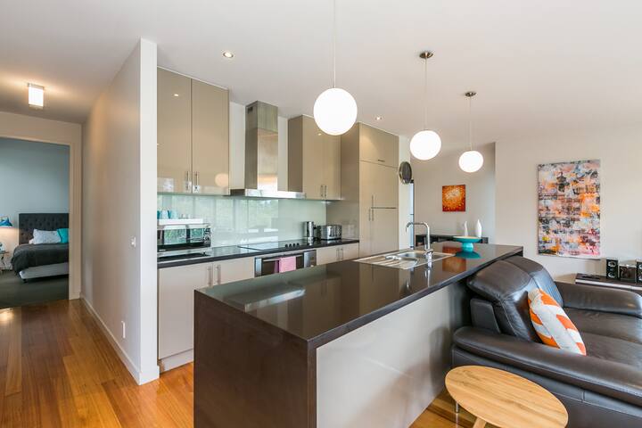 L’Vista Lorne – Luxury House in Peaceful Location gallery image 2