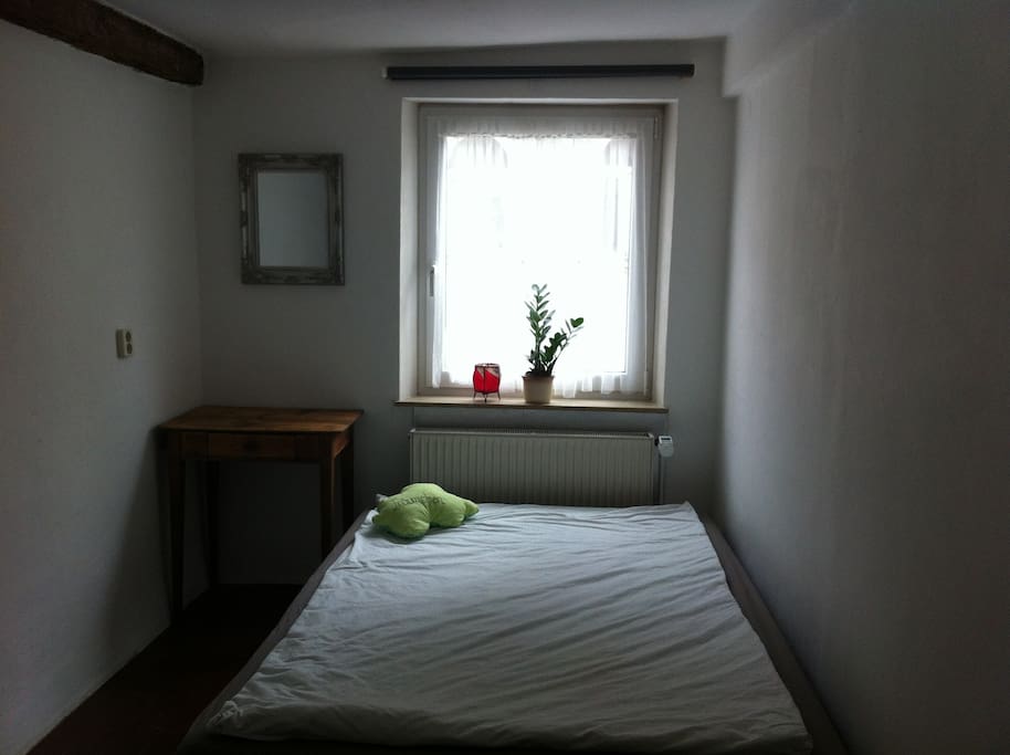 Room 01