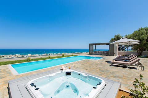 Villa Naya, walking distance to beach & sea view!