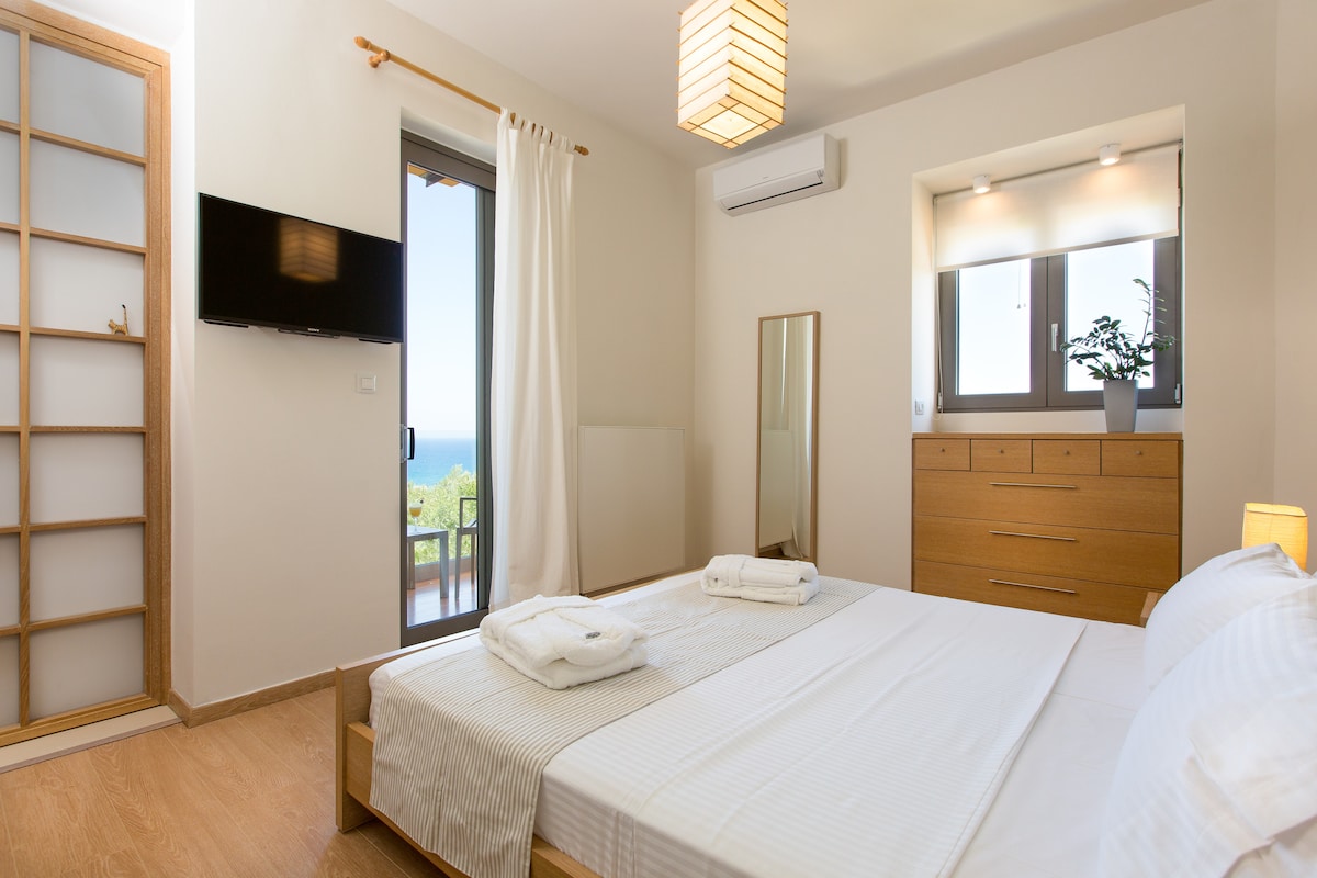 Main bedroom on 1st floor with private balcony and en suite bathroom