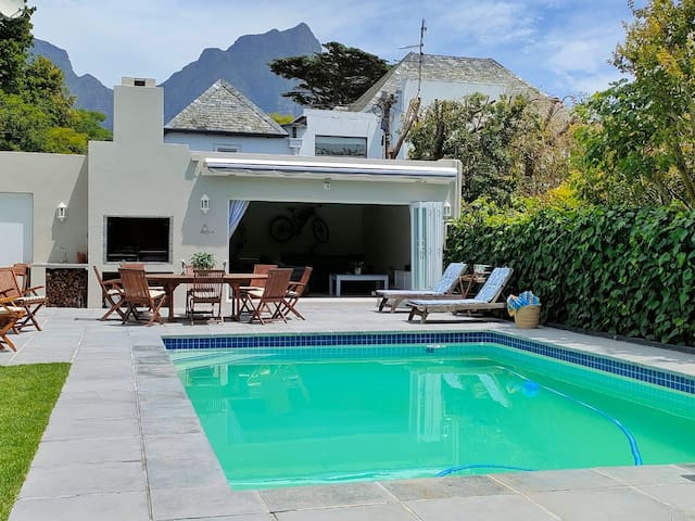 Huge family home in Rondebosch * sleeps 8